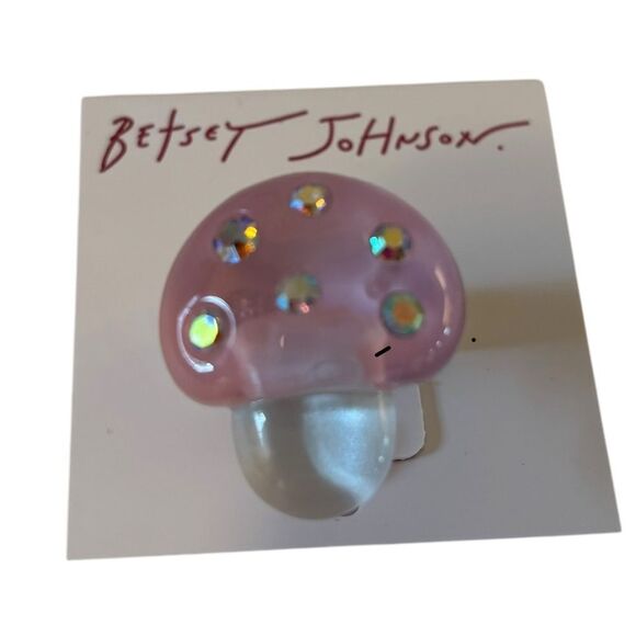 Betsey Johnson Adorable Hop To It Cocktail Stretch Ring in Ladies Size 7 - Picture 1 of 6